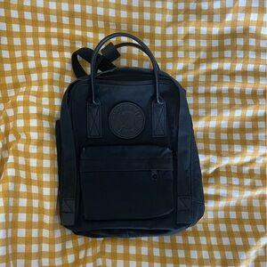 Fjalldaven no. 2 Kanken mini black w/ leather handles